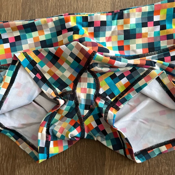 Women’s Savage Barbell Booty Workout CrossFit Shorts MutiColor Pixelated Medium - Picture 4 of 5